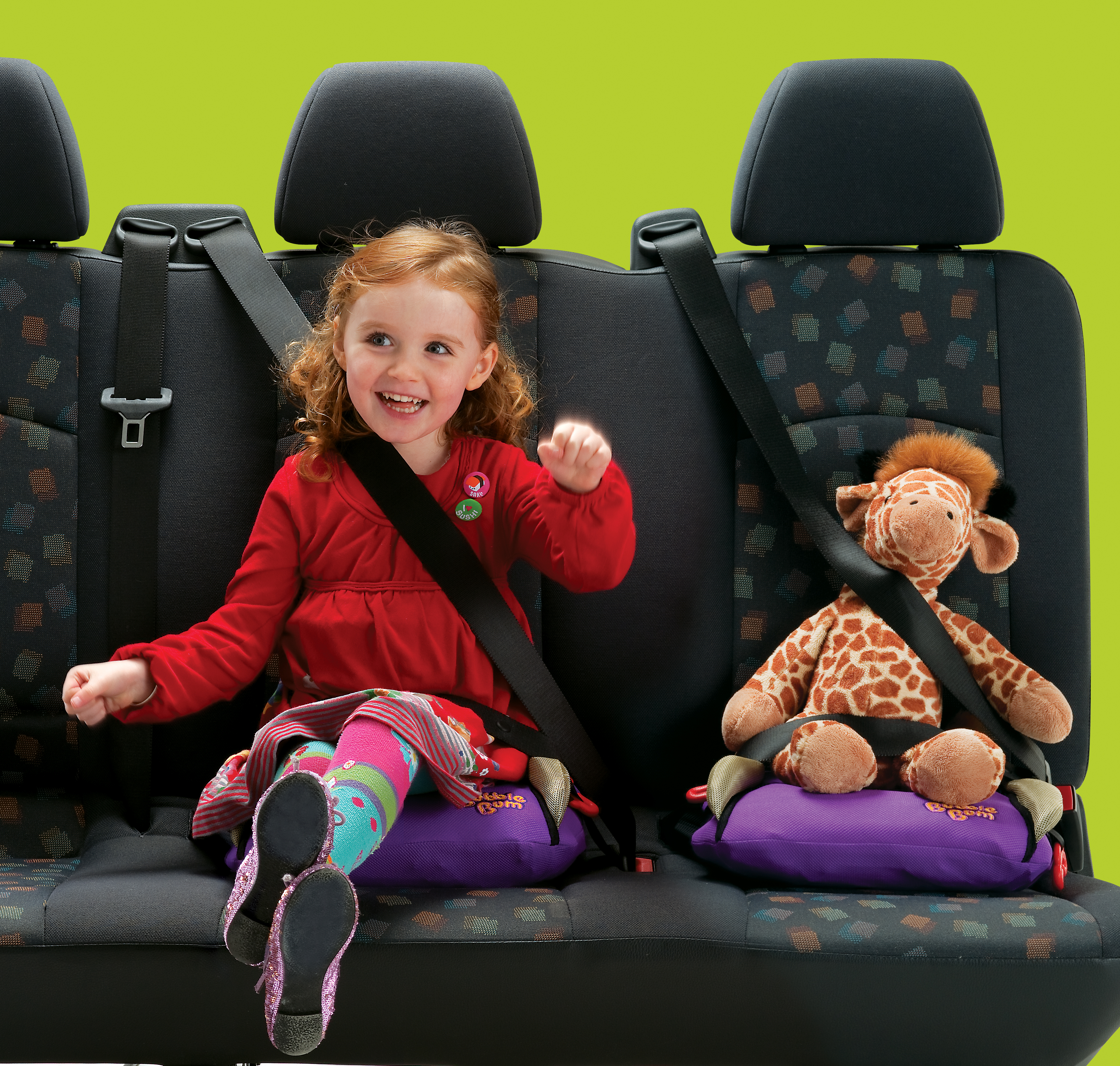 Детские кресла до скольки лет 2024. Сиденье для ребенка в машину. Детские ремни безопасности для автомобиля. Ребёнок в автомобиле пристёгнут. Кресло безопасности для детей.