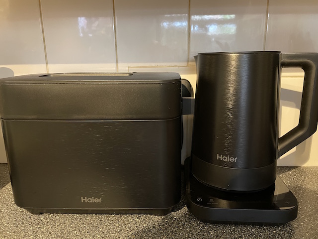 Haier I-Master Series 5 Kettle and Haier I-Master Series 5 Toaster 2 Slices
